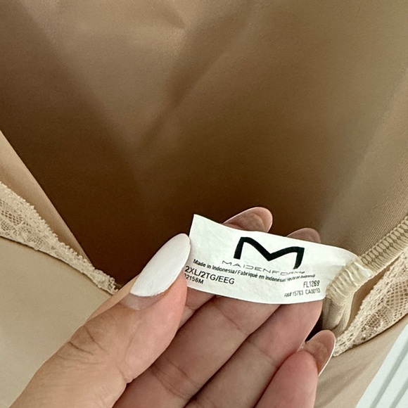 Elegant Tan Lace-Trimmed Shapewear Dress Madenform - Picture 4 of 4